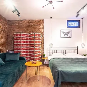 Old Town Studio Stylish & Central Апартаменты